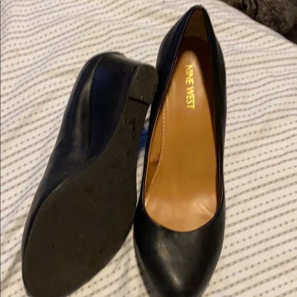 Beautiful shoes - Picture 2 of 2